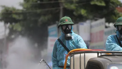 Quân khu 7 đưa 5 xe đặc chủng xịt khử khuẩn ở quận 12