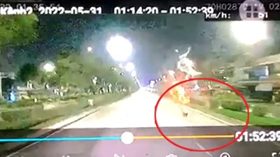 Đi bộ qua đường bị xe đầu kéo tông trúng ở quận 12