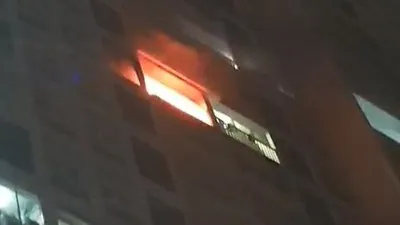 Cháy chung cư Nguyễn Kim, 4 người mắc kẹt