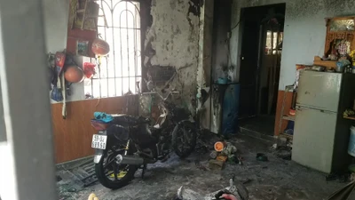 Cháy nhà vắng chủ, người dân kịp thời dập tắt