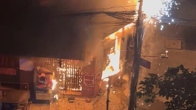 Hàng xóm ám ảnh vì không kịp cứu 2 trẻ em kẹt trong đám cháy ở Gò Vấp