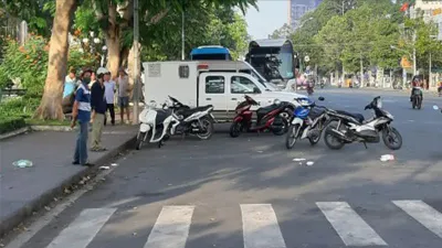 Người đàn ông nghi rơi lầu chết ở cổng trường Đại học Kinh Tế TP.HCM