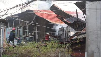 Cháy khu nhà trọ ở Bình Thạnh, dân hoảng loạn ôm đồ bỏ chạy