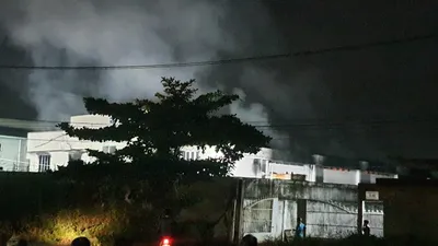 Cháy cơ sở kinh doanh mút xốp ở Quận 8