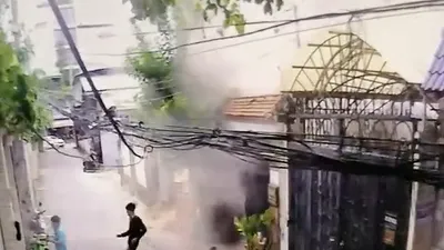 Camera ghi cảnh nhà 4 tầng đổ sập ở Bình Thạnh 