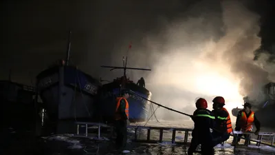 Nhiều tàu cá bị cháy trong đêm trên vịnh Mân Quang, Đà Nẵng