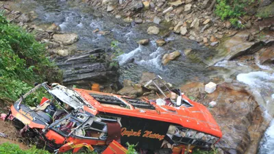 Bộ Công an báo cáo Phó Thủ tướng vụ xe khách lao xuống vực ở cao tốc La Sơn – Tuý Loan.