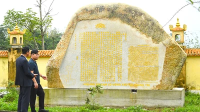 Chiếu Cần Vương được khắc lên bia đá giữa lòng thành Tân Sở