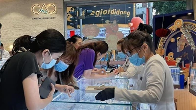 Điều gì xảy ra với vàng khi lãi suất tiếp tục tăng mạnh?