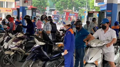 Giá xăng nhập vừa rơi xuống mức gần 20.000 đồng/lít