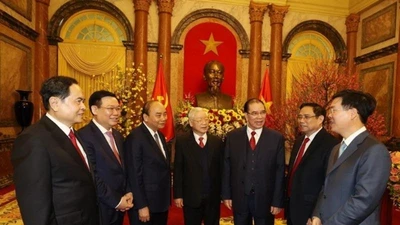 Tổng Bí thư, Chủ tịch nước Nguyễn Phú Trọng và Thủ tướng Nguyễn Xuân Phúc cùng các lãnh đạo và nguyên lãnh đạo Đảng, Nhà nước. Ảnh: TTXVN