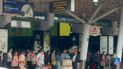 Sân bay Tân Sơn Nhất tấp nập đón khách quay trở lại TP.HCM