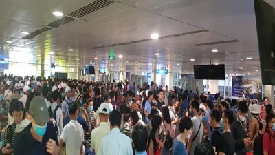 Ùn tắc ở Tân Sơn Nhất sau sự cố máy bay trượt đường băng