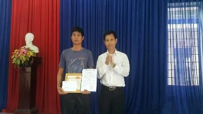 Thưởng nóng tài xế xe tải 'dìu' xe khách mất thắng đổ đèo 