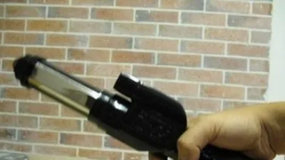 Bắt hai kẻ chuyên dùng roi điện để cướp của phụ nữ