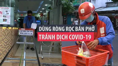 Độc đáo: Dùng ròng rọc bán phở tránh COVID-19