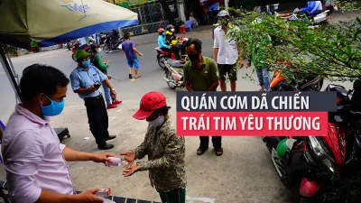Video: Quán cơm dã chiến trao yêu thương qua từng suất cơm