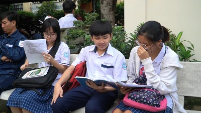 Ngày đầu thi tuyển sinh lớp 10, thí sinh dự đoán đề dễ 