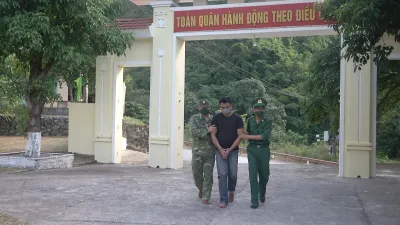 Bắt đối tượng vận chuyển gần 8000 viên ma túy qua biên giới