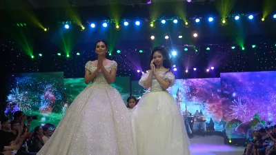 Lần đầu tiên 4 hoa hậu xuất hiện trong chương trình thời trang