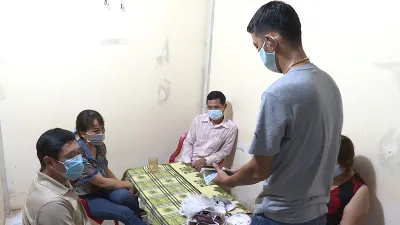 Bắt nhóm đối tượng chuyên tổ chức đánh bạc tại nhà riêng