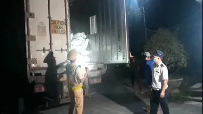 Phát hiện 30 tấn nội tạng bốc mùi hôi thối trên xe container