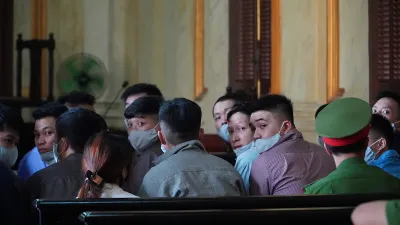 Video: 19 đồng phạm trong vụ Tuấn ‘khỉ’ ra tòa