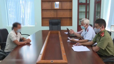 Video: Xử phạt 1 trường hợp đăng tin nước hồ bơi có thể vô hiệu hóa COVID-19