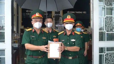 Video: Vượt ngàn cây số đưa tro cốt nạn nhân COVID-19 về cho thân nhân