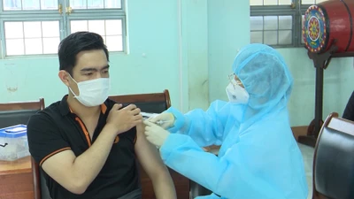 Video: Gia Lai đồng loạt tiêm mũi 1 vaccine Vero Cell 