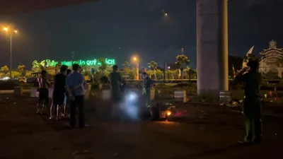 Video: Phát hiện người đàn ông tử vong bên xe máy, nghi bị tai nạn giao thông 