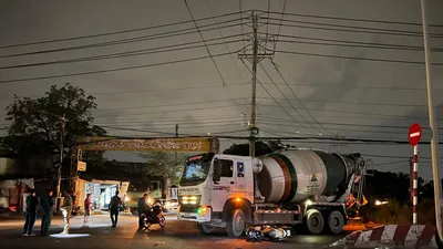 Video: Va chạm với xe bồn, một người đàn ông nguy kịch