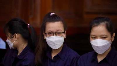 Bị cáo vụ Alibaba bật khóc: 'Mức án đề nghị là chôn vùi cả tuổi trẻ'