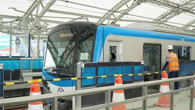 Video: Lần đầu chạy thử toàn tuyến Metro số 1: Người dân hân hoan, xúc động