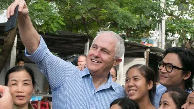 Thủ tướng Úc thưởng thức bánh mì ở Đà Nẵng