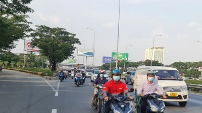 Nắng nóng còn kéo dài nhiều ngày tới ở TP.HCM