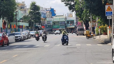 Nắng nóng ở TP.HCM sẽ kéo dài, có thời điểm trên 38 độ C