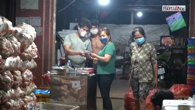 Video: Đêm khuya ở chợ đầu mối Hóc Môn trước giờ ngừng hoạt động