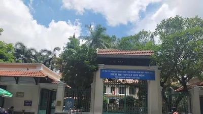 Video: Một thí sinh ngất xỉu tại phòng thi, test nhanh dương tính SARS-CoV-2