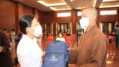 Video: 115 tình nguyện viên tôn giáo tham gia hỗ trợ các bệnh viện dã chiến