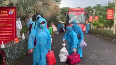 Đắk Nông, Đắk Lắk đón hàng trăm người về quê: ‘Được về quê, cô mừng lắm’