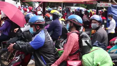 Video: Hơn 10.000 người dân về quê tránh dịch, gây quá tải