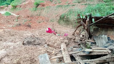 Mưa lớn làm sập nhà khiến bé trai 13 tuổi tử vong