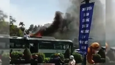 Tài xế kể lại giây phút lửa bốc cháy trên nóc xe buýt