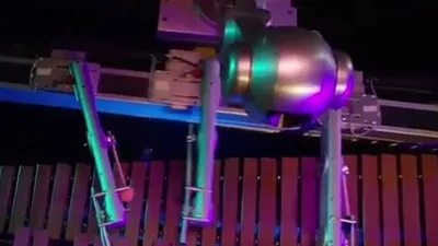 Cận cảnh robot biết biên soạn, chơi nhạc cực điệu nghệ