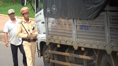 Video: CSGT kiểm tra chớp nhoáng ở Đắk Nông, Đắk Lắk