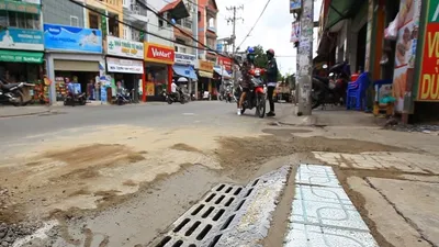 Tuyến đường đầu tiên ở TP.HCM được lắp hố ga ngăn mùi