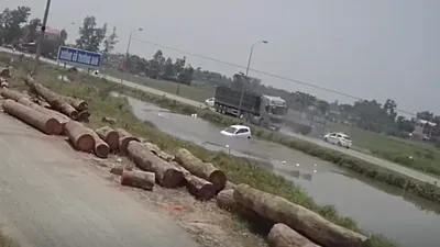 Vượt mặt xe tải bất thành, ô tô lao thẳng xuống ao