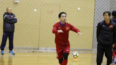 U-23 Việt Nam tập ở sân trong nhà vì tuyết rơi dày đặc