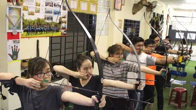 Giới trẻ TP.HCM rủ nhau học... bắn cung